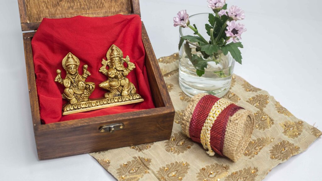 Lakshmi Ganesh in a Yellow Suramya wooden box 3